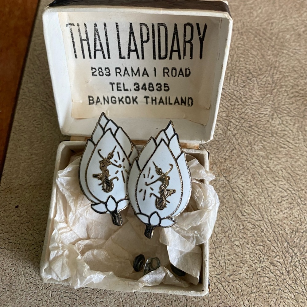 Fashion jewelry vintage earrings from Thailand 1950’s‎